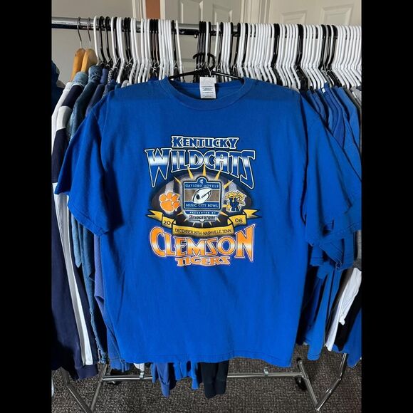 Vintage Y2K UK Kentucky Wildcats vs Clemson Tigers Tee - Picture 1 of 2